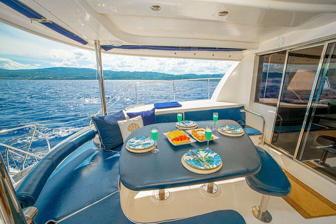 4hr Private Luxury Yacht with Snorkeling, DJ, Bar, Food - Cocktails, food, and the onboard party