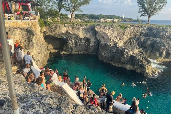 7 Mile Beach and Rick's Cafe in Negril from Montego Bay Private Tour - Why a private vehicle changes the day