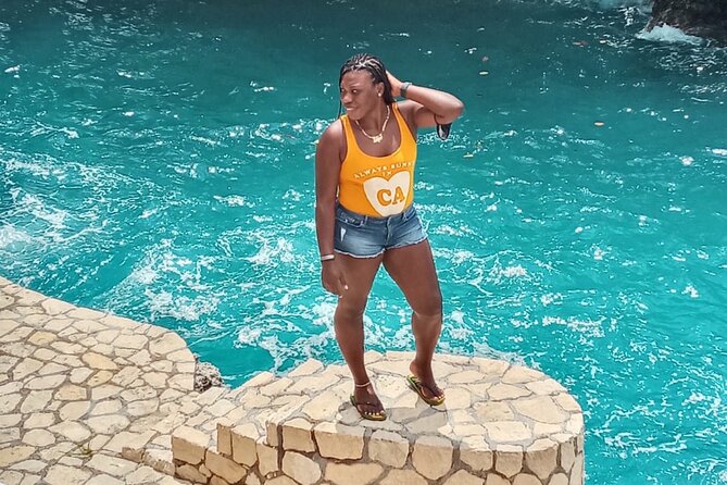 7 Mile Beach & Ricks Cafe with free Shopping experience - Why the private format changes the experience