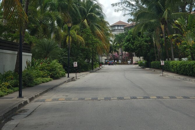 A "Private" Airport Transfer to any Resort in Montego Bay - Choosing one-way or round-trip service