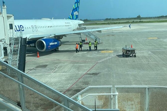 A "Private" Airport Transfer to Grand Palladium Resort - What the driver service adds