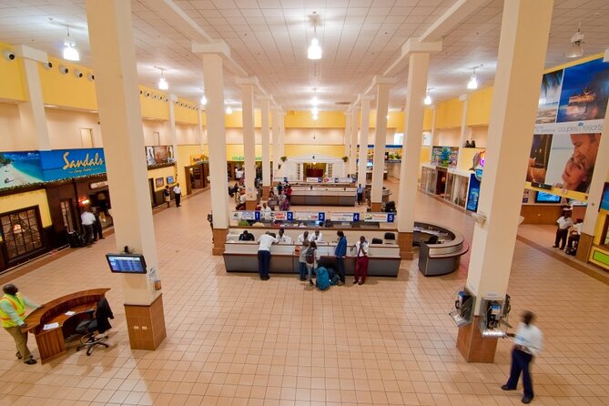Airport Shuttle from Montego Bay (MBJ) to Hotel - Comfort, air conditioning, and vehicle quality