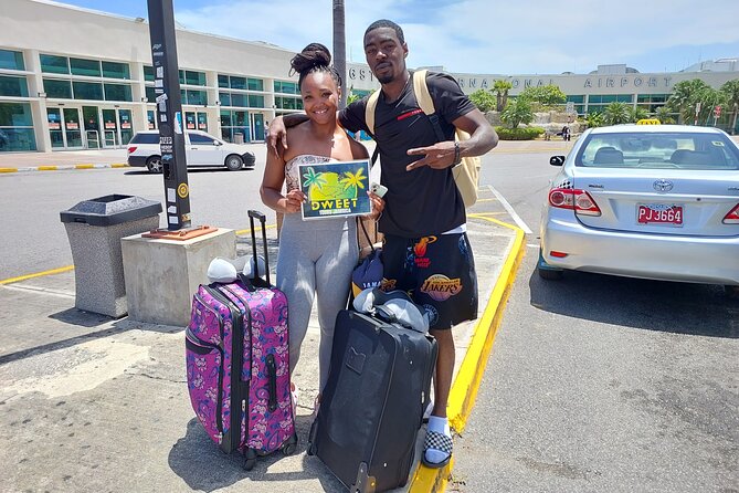 Airport Transfer Montego Bay: Riu Montego / Reggae / Palace - Finding your driver at Sangster International Airport