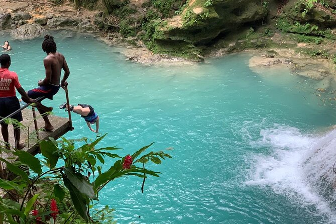 Blue Hole & Dunn's River Falls with Lunch from Negril - Key points at a glance