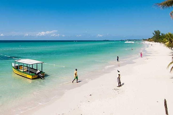 Blue Hole Mineral Spring, Ricks Cafe, 7 Mile Beach and Shopping Private Tour - Time Square Mall: one hour for shopping