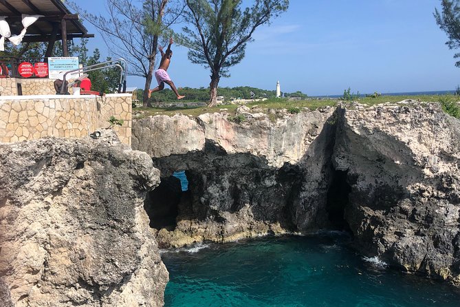 Blue Hole Mineral Springs, Rick's Café, and Shopping Combo Tour - Timing, distance, and the value of private transport