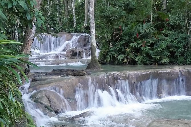 Blue Hole plus Secret Falls and Dunns River Falls Combo from Runaway Bay Hotels - The lunch stop is the one weak link