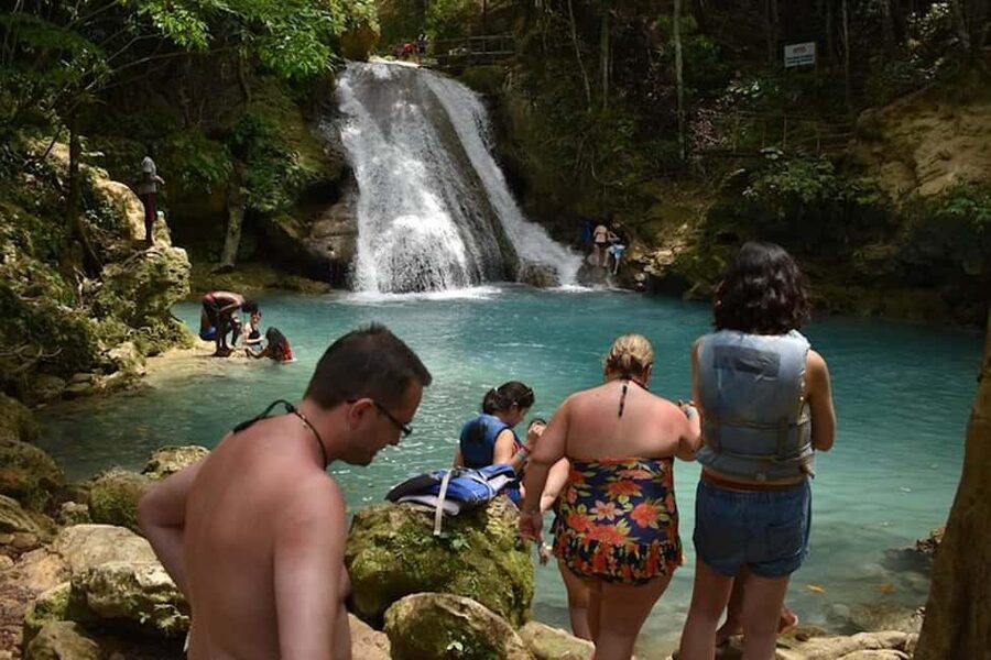 Blue Hole, Secret Falls, and Dunn's River Falls Combo Day-Tr - The drive, guide, and group rhythm