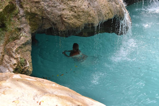 Blue Hole & Secret Falls Day Trip plus Shopping from Runaway Bay - Shopping in Ocho Rios: Keep Your Expectations in Check