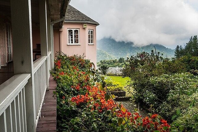 Blue Mountain Coffee, Bob Marley and Art Tour from Montego Bay - Devon House: lunch in a Jamaican landmark