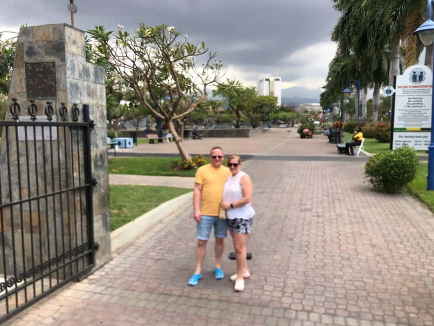 Bob marley 9 Miles & Dunns River Tour from Ocho Rios - From Ocho Rios through Fern Gully
