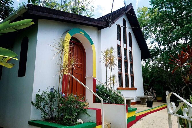 Bob Marley Nine Miles, sightseeing and local food and fruit stop - Local food and fruit along the way