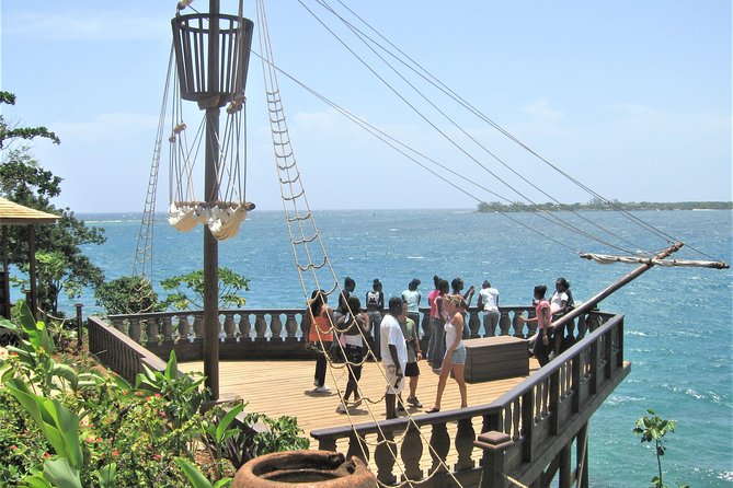 Bob Marley's Nine Mile Admission and Guided Tour from Montego Bay - Walking through Bob Marley’s childhood home