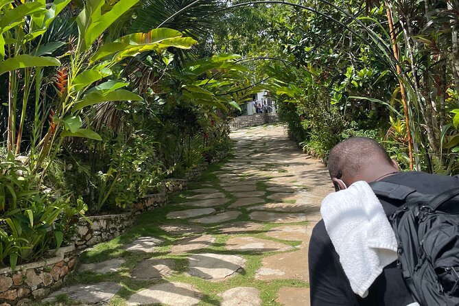 Bob Marley's Nine Mile Mausoleum Tour (Complimentary Rum Punch) - Bob Marley’s birthplace and childhood home