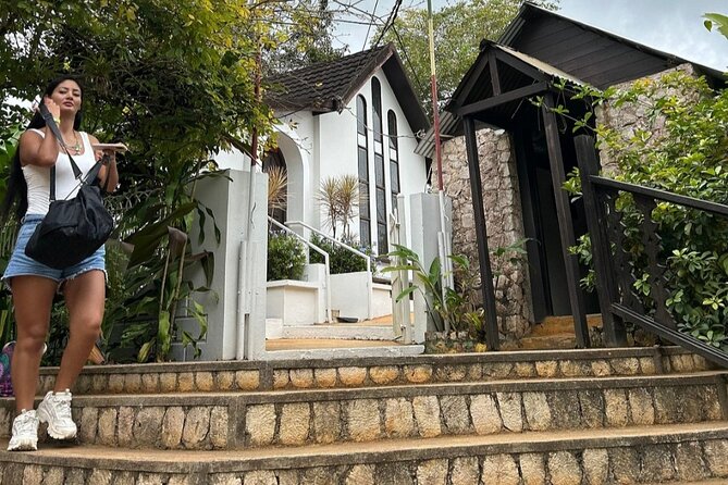 Bob Marley's Nine Mile Tour with Admission from Montego Bay - A quick stop at Rio Bueno