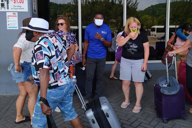 Breathless & Secrets Airport Transfer - Air-conditioning, Wi-Fi, and a private vehicle