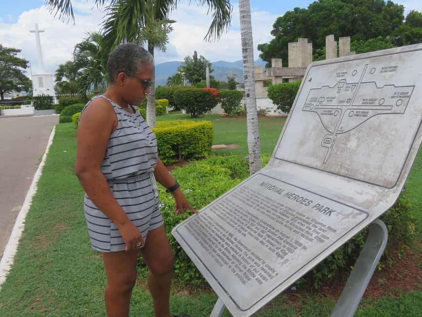 City Tour of Kingston Including Entry Fees - What the guides add to the experience