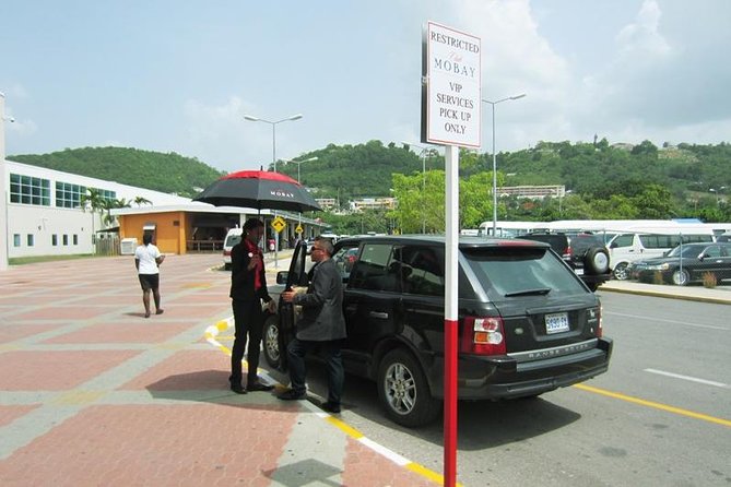Club Mobay Fast Track Lounge with Private Airport Shuttle - Private transfers and the reality of the vehicles