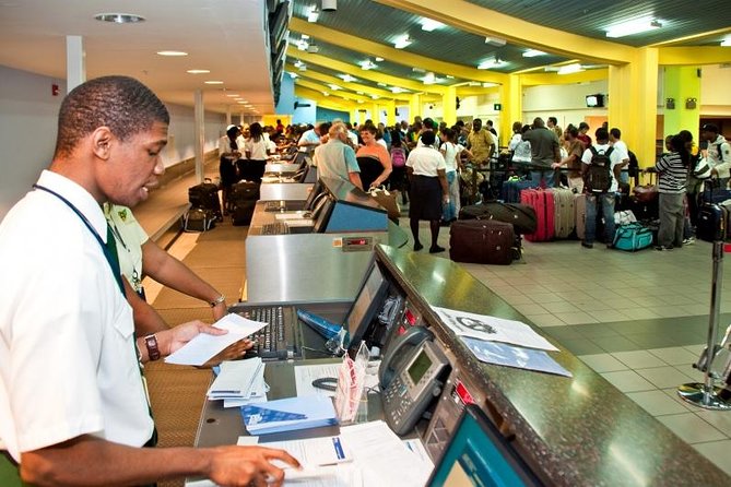 Departure Shuttle to Airport, Club Mobay Fast Track & VIP Lounge Combo - What your $60 covers on departure day