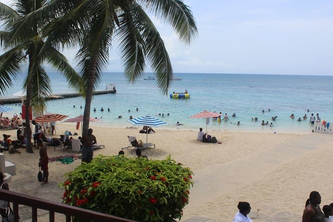 Doctor's Cave Beach and Shopping - What this Montego Bay half-day tour really gives you