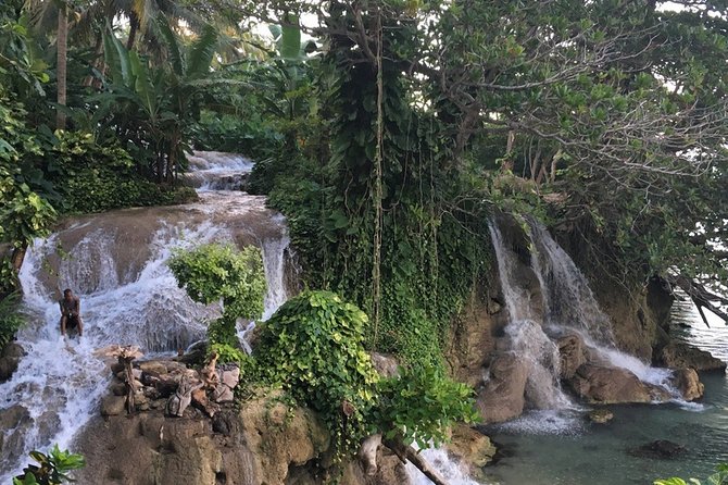 Dunn's Falls and Blue Hole Daytrip with Lunch from Montego Bay & Trelawny - Lunch breaks up the wet and active schedule