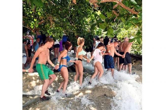 Dunn’s River Fall - The driver can add useful context