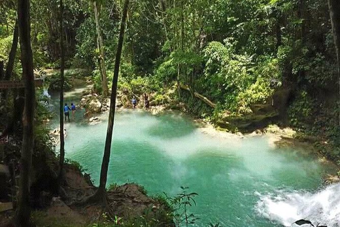 Dunn's River Falls and Blue Hole Combo Tour From Ocho Rios & Runaway Bay - Dunn’s River Falls: A Waterfall You Climb From the Beach