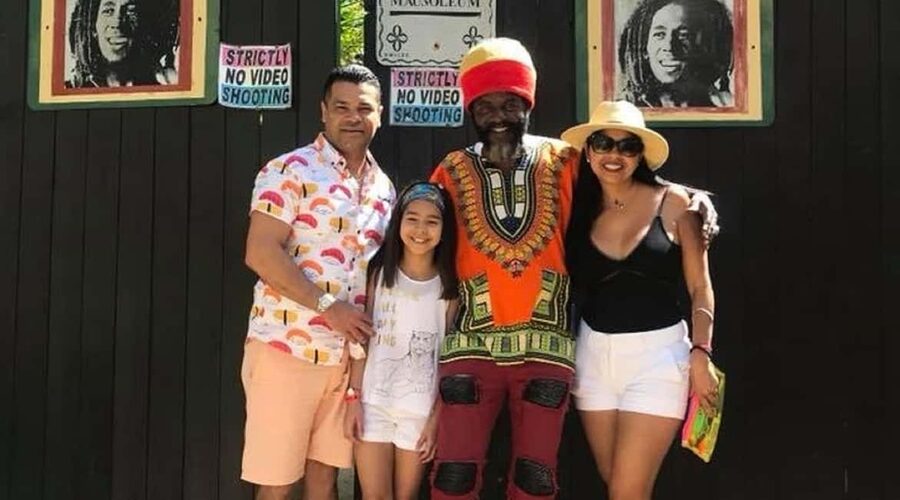 Dunn's River Falls and Bob Marley Mausoleum Tour - Why the guide matters at the falls