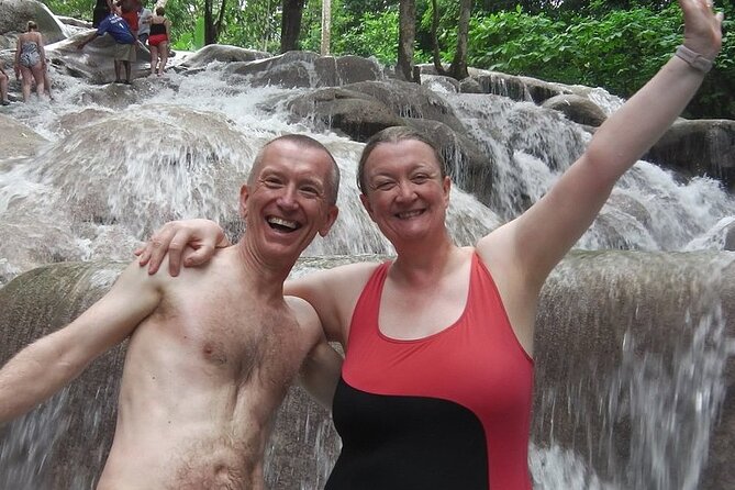 Dunn's River Falls Climb and Beach Include Entry Fee (ᵔᵕᵔ) - Optional shopping in Ocho Rios