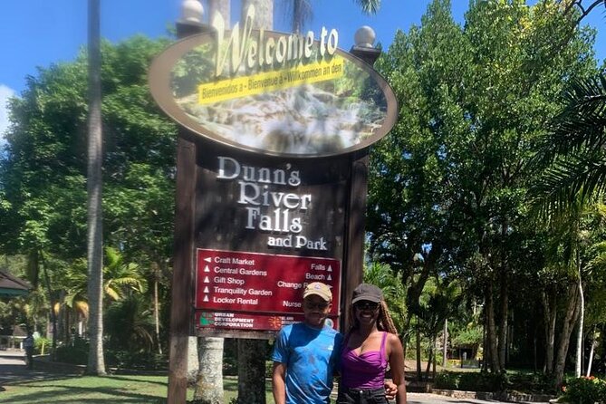 Dunn's River Falls, Zipline Adventure from Kingston - Local shops, artwork, and the meal stop