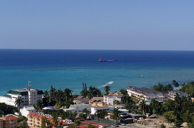 EXCLUSIVE AIRPORT / CRUISE PORT TRANSFER 1-4 Pax - How the $70.50 price works for different group sizes