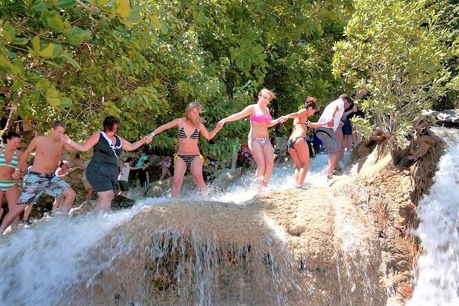Exhilarating Dunn's River Falls Guided Tour from Ocho Rios hotels - Why an early start changes the experience