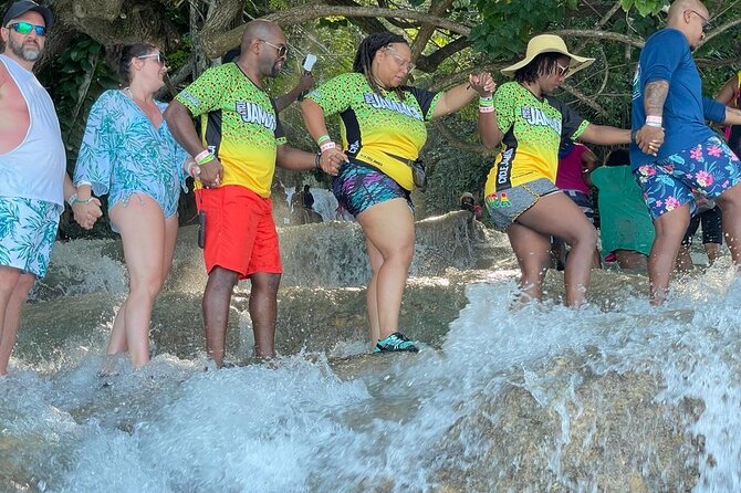 Exhilarating Dunn's River Falls Guided Tour from Ocho Rios hotels - The 45-minute Ocho Rios shopping stop