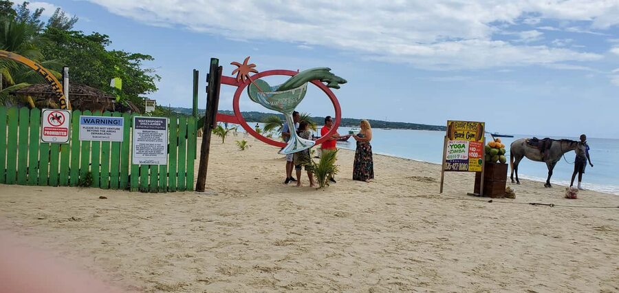 From Montego Bay: Negril Beach & Rick's Cafe Sunset Day Trip - Who should book this experience?