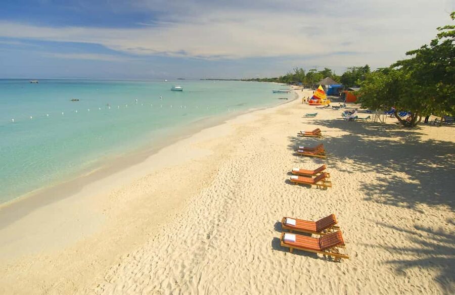 From Montego Bay: Negril Beach & Rick's Cafe Sunset Day Trip - Seven Mile Beach, Negril’s main reason to come