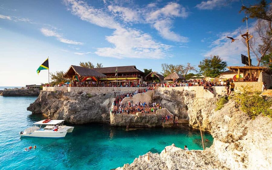 From Montego Bay: Negril Beach & Rick's Cafe Sunset Day Trip - Staying for the Negril sunset