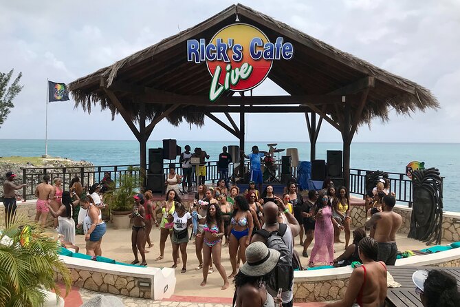 Full Day Tour of Negril Beach: Margaritaville & Rick's Cafe Live - The Montego Bay to Negril drive sets the tone
