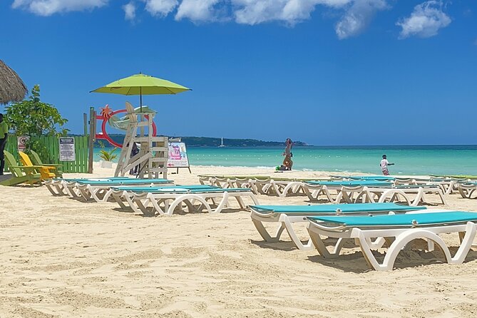 Full Day Tour of Negril Beach: Margaritaville & Rick's Cafe Live - Margaritaville Negril gives you an easy first stop