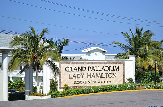 Grand Palladium Private Airport Transfer - Arrival at the resort and the return trip