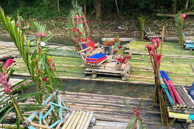 Great River Bamboo Rafting and Bird Sanctuary Combine Tour From Montego Bay - Rocklands Bird Sanctuary and the long-tailed hummingbird