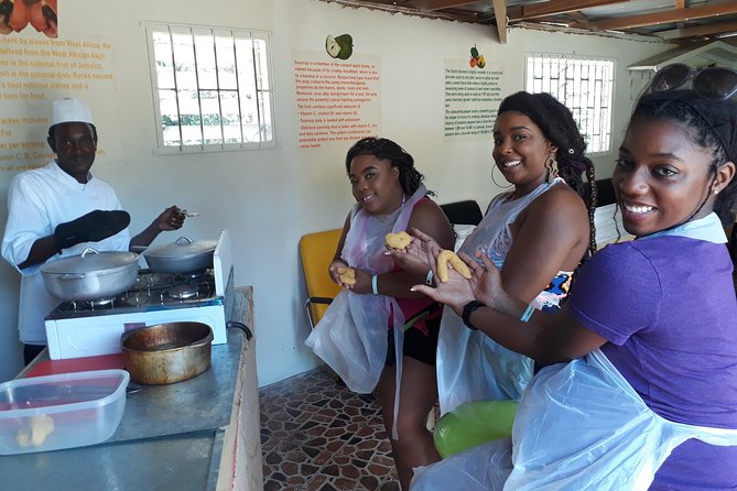 Jamaica Culture Tour: Culinary, Cultural, History and Dance - The market gives you a taste of ordinary shopping