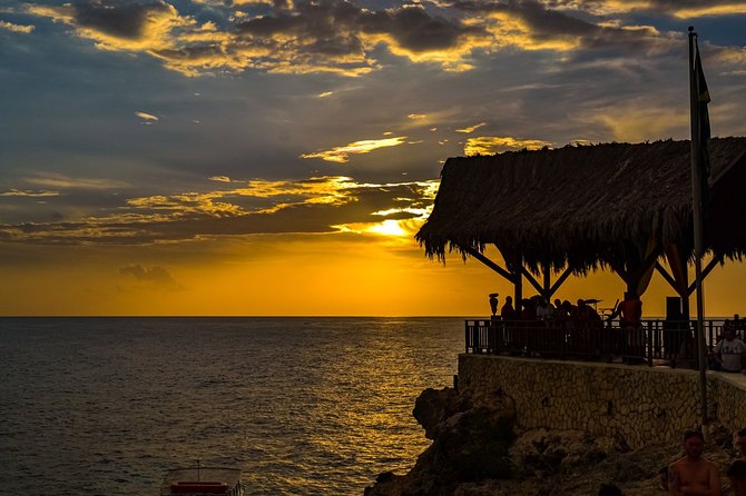 Jamaica Sunset at Rick's Cafe Private Tour with Transfer - Arriving at Rick’s Café with time to spare