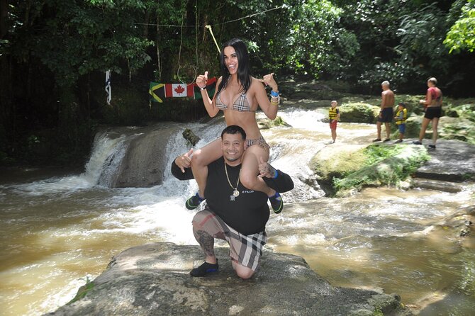 Kennedy's Horseback riding, Blue Hole and Secret Falls from Montego Bay - A quick craft market stop in Ocho Rios