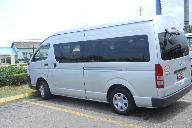 Kingston Airport Transfers to Runaway Bay - Flight Monitoring Takes Pressure Off Arrival Day