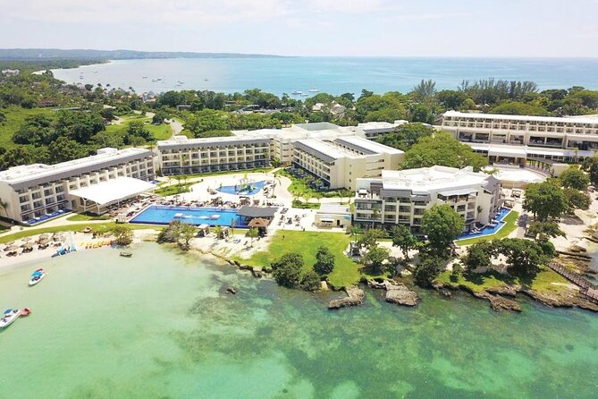 Montego Bay Airport private Taxi to Royalton Negril - The ride to Royalton Negril