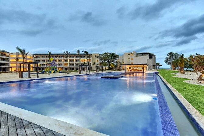 Montego Bay Airport private Taxi to Royalton Negril - Booking details that deserve attention