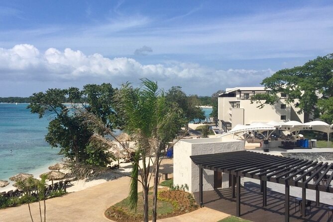 Montego Bay Airport private Taxi to Royalton Negril - A private ride instead of a shared shuttle