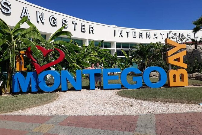 Montego Bay Airport Private Transfer to Hotels in Montego bay - The drivers add a local touch