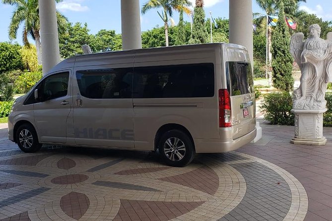 Montego Bay Airport To Luxury Bahia Principe Runaway Bay - Timing, luggage, and group size