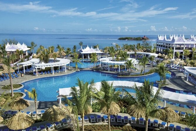 Montego Bay Airport Transfer to Hotels in Montego Bay or Falmouth - How the Service Feels for Families and Small Groups